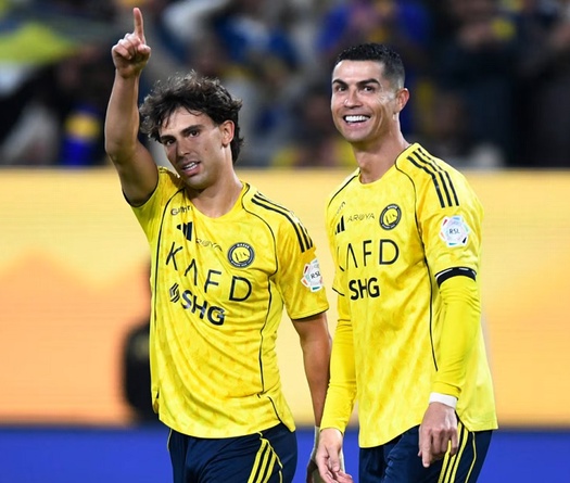 Ronaldo trở thành cầu thủ đầu tiên ghi được 40 bàn thắng trong 14 năm khác nhau