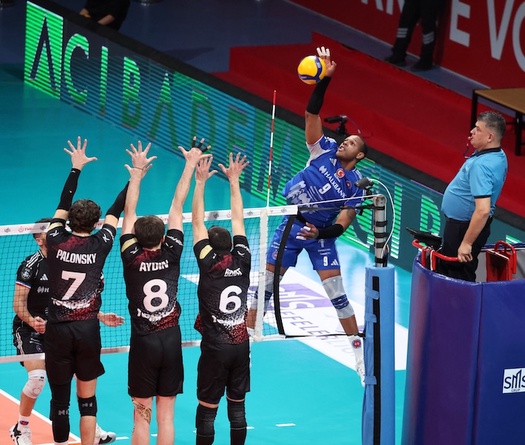 Efeler Ligi khép lại lượt đi: Cuộc đua khốc liệt dần lộ diện