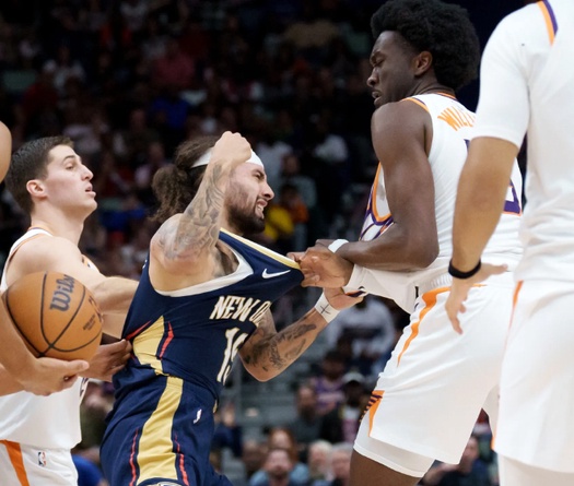 NBA ra án phạt sau màn "đấu võ đài" trên sân bóng rổ: Jose Alvarado và Mark Williams lĩnh án treo giò