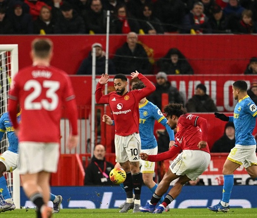 Các CĐV MU tức giận đổ lỗi cho trận hòa Wolves là do một quyết định của Amorim