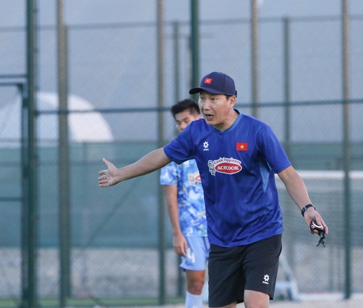 HLV Kim Sang Sik củng cố khả năng phòng ngự cho U23 Việt Nam