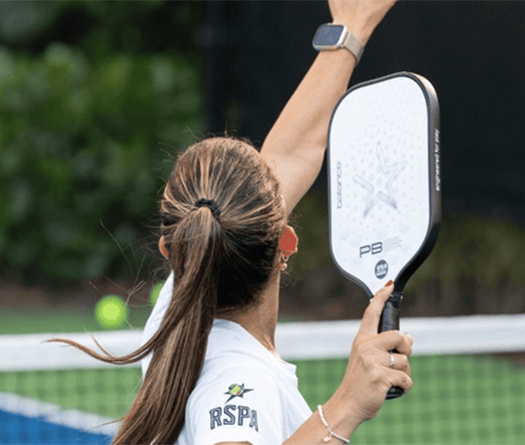 Vì sao nữ VĐV pickleball nên ưu tiên độ sâu hơn tốc độ khi giao bóng?