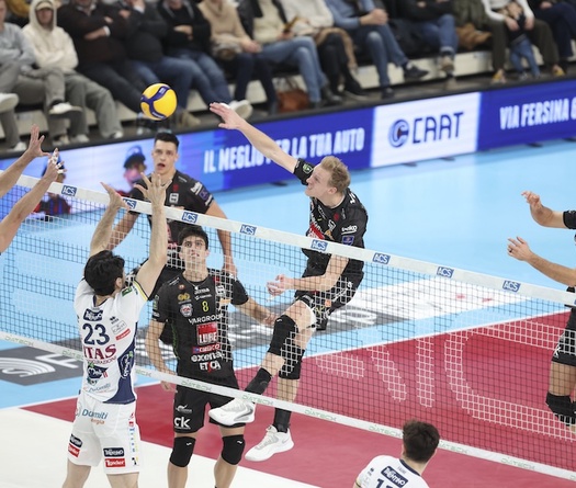 Piacenza và Trento giành chiến thắng ở lượt trận mở màn vòng 14 SuperLega Italia