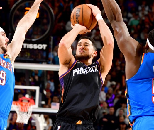 Devin Booker sắm vai người hùng với cú game-winner, Suns chấm dứt chuỗi thắng của ĐKVĐ Thunder