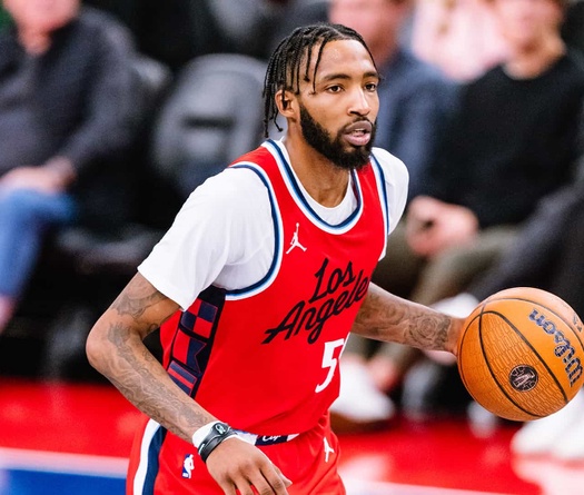 Tin chấn thương LA Clippers: Đang bay cao, Derrick Jones Jr. nghỉ 6 tuần vì bong gân đầu gối