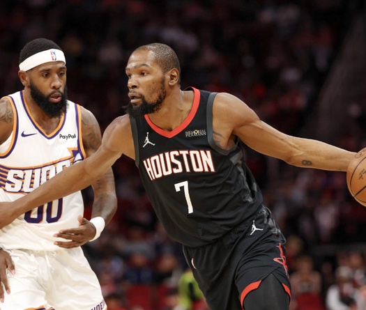 Kevin Durant ném game-winner hạ Phoenix Suns, trải lòng về việc bị đội bóng cũ "biến thành vật tế thần"