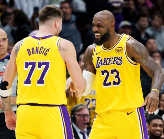 LeBron James và Luka Doncic cùng ghi 30 điểm, Lakers thắng thuyết phục Pelicans