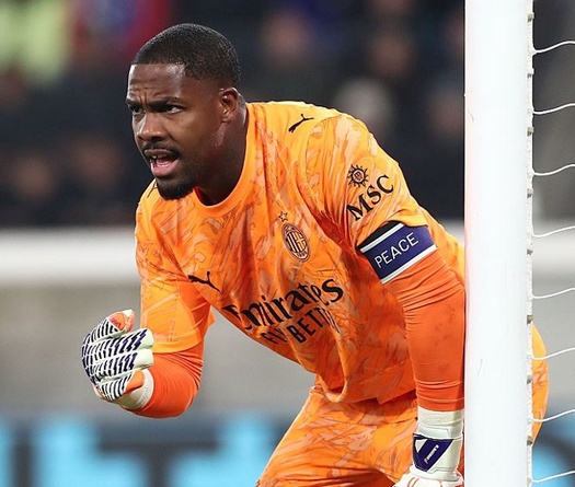 Maignan sắp gia hạn hợp đồng với Milan, mức lương tương đương với Leao