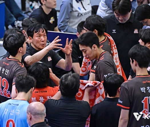 Set thua 11-25 gây sốc, OK Savings Bank tự đánh mất thế trận trước KEPCO