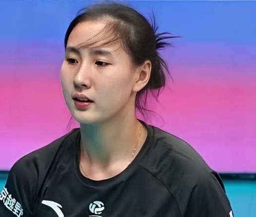 Phụ công 17 tuổi cao 1m95 gây sốt tại Trung Quốc