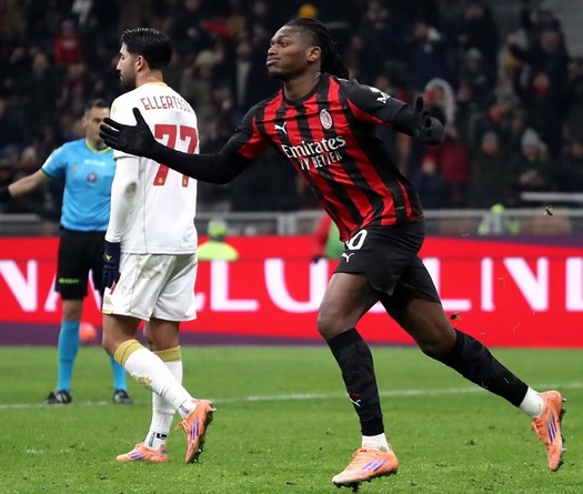 Leao và phạt đền giúp AC Milan tránh được thất bại ở phút bù giờ