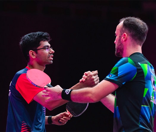 Manav Thakkar gây bất ngờ trước Simon Gauzy tại WTT Champions Doha 2026,