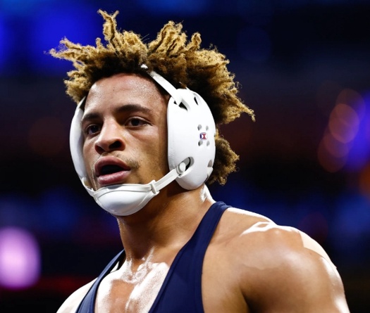 Nhà vô địch NCAA hạng nặng Greg Kerkvliet chính thức hướng sang MMA