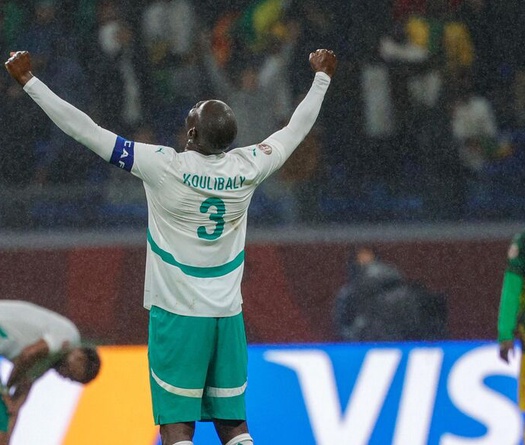 Senegal vào bán kết Cúp châu Phi sau khi đánh bại Mali với 10 người