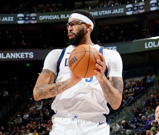 Kế hoạch bán Anthony Davis phá sản: Mavericks mắc kẹt với ngôi sao chấn thương