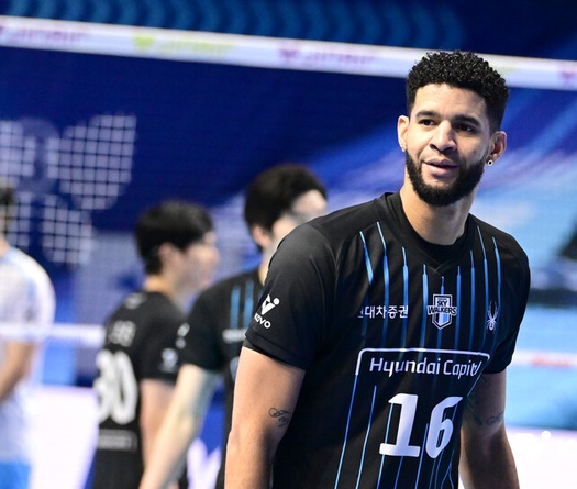 Leol: 500 cú giao bóng ăn điểm và hành trình 8 mùa giải V-League