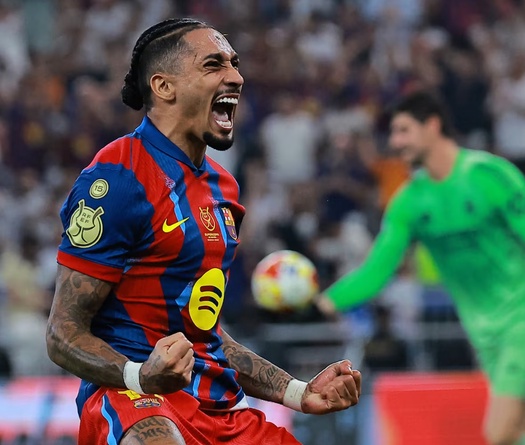 Người hùng Raphinha giúp Barcelona đánh bại Real Madrid và giành Siêu cúp