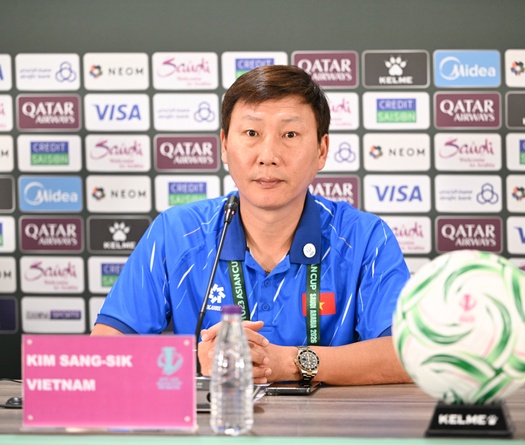 HLV Kim Sang Sik: “U23 UAE vượt trội hơn về thể chất, tốc độ”