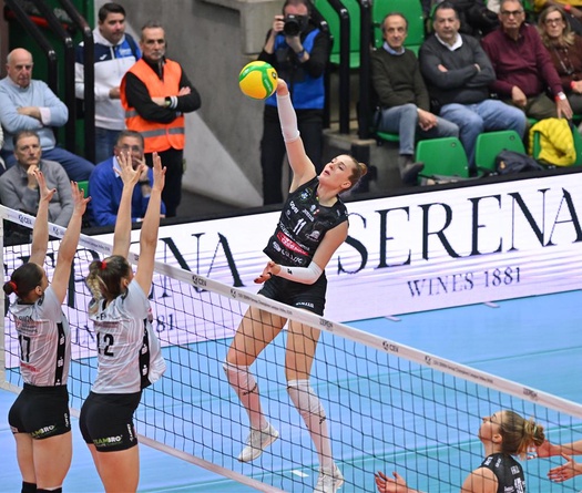 Conegliano giữ mạch toàn thắng, vững vàng ngôi đầu bảng D Champions League nữ