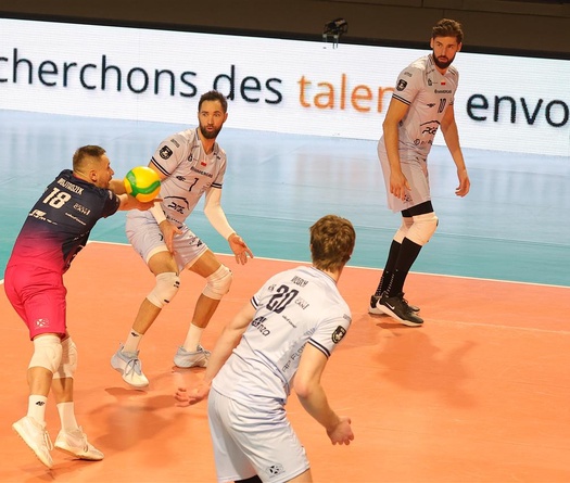 Projekt Warszawa ngược dòng ấn tượng, chiếm ngôi đầu bảng PlusLiga nam