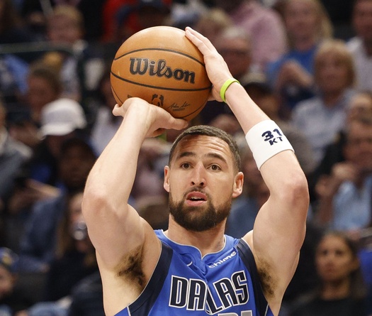 Klay Thompson vượt Damian Lillard, tiếp tục leo cao trên BXH ném 3 vĩ đại nhất NBA