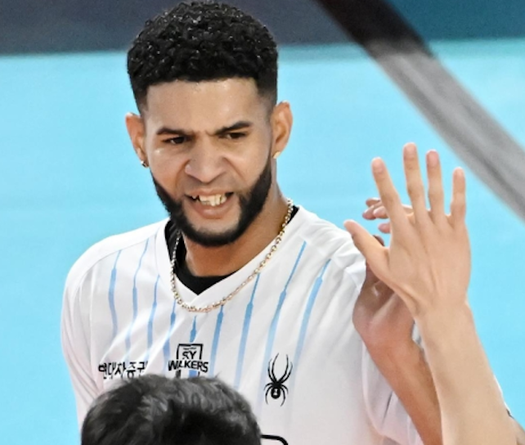 Leo bùng nổ với 26 điểm, Hyundai Capital áp sát ngôi đầu