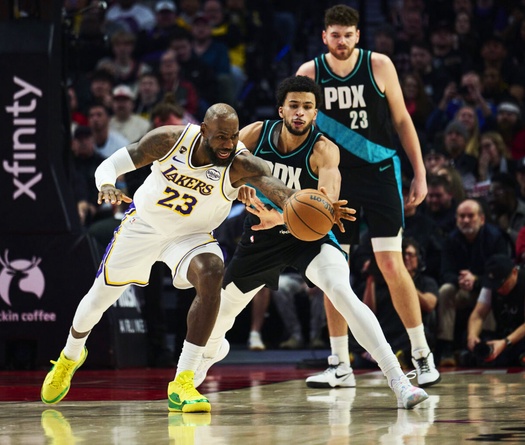 LeBron James cô đơn giữa "bệnh viện" Lakers: Marcus Smart gia nhập danh sách thương binh