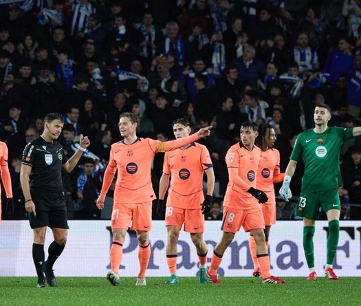 HLV Flick lên tiếng đầy phẫn nộ về trọng tài sau trận thua của Barcelona