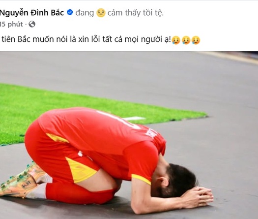 Quặn lòng hình ảnh Đình Bắc xin lỗi sau trận thua U23 Trung Quốc