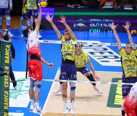 Modena thắng derby Emilia nghẹt thở sau 5 set