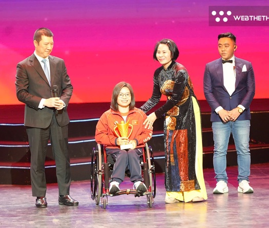 Chủ nhân Cúp Chiến thắng 2025: Thông điệp sống kỳ diệu của VĐV bơi khuyết tật Vi Thị Hằng