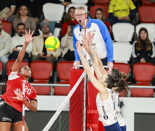 Fenerbahçe giữ ngôi đầu bảng, Novara giành vé đi tiếp tại CEV Champions League