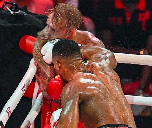 Youtuber Jake Paul tháo chạy khỏi boxing hạng nặng sau khi bị cựu vô địch thế giới Anthony Joshua đấm vỡ hàm