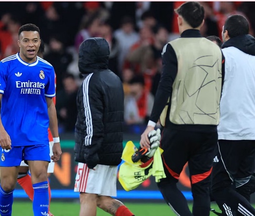 Mbappe tố cáo cầu thủ phân biệt chủng tộc: "Cậu ấy không nên được chơi ở Champions League nữa"