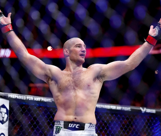 BTC thẳng tay cắt micro nhà cựu vô địch hạng trung sau loạt phát ngôn gây tranh cãi hậu sự kiện UFC Houston