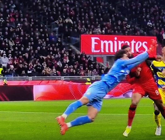 Loftus-Cheek chấn thương nghiêm trọng sau va chạm, phải phẫu thuật, AC Milan nổi giận