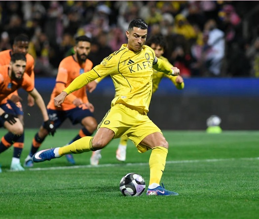 Ronaldo sút hỏng phạt đền, Joao Felix tỏa sáng kịp thời giúp Al Nassr duy trì mạch thắng