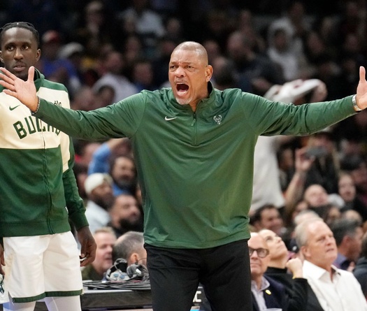 Khủng hoảng Milwaukee Bucks: "Tịt ngòi" hơn 10 phút, tự dâng chiến thắng cho Chicago Bulls