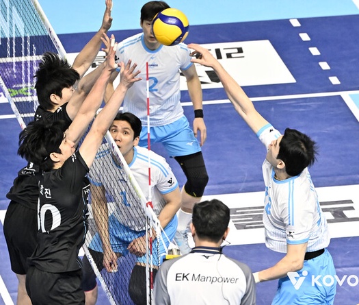 Korean Air và Hyundai Capital tạo cuộc đua song mã hấp dẫn giải bóng chuyền VĐQG Hàn Quốc