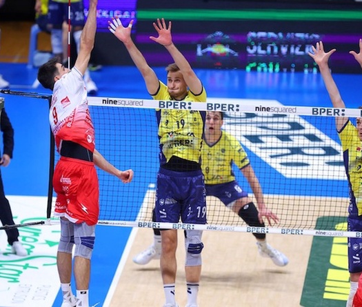 Modena thắng nghẹt thở Piacenza, Luca Porro tỏa sáng trong trận derby kịch tính