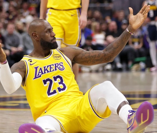 Canh bạc chuyển nhượng: LeBron James không hứng thú gia nhập Warriors với Stephen Curry