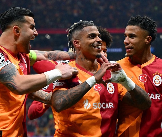 Liverpool may mắn thoát khỏi thảm họa trên sân Galatasaray