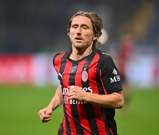 Theo bước Van Basten, Modric cho bảo tàng AC Milan mượn Quả bóng vàng