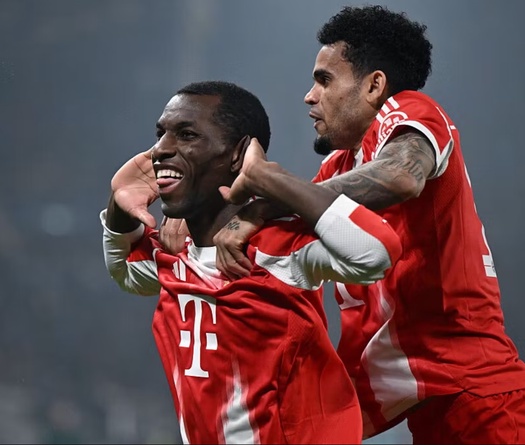 Bayern Munich hủy diệt Atalanta ngay trên sân khách bằng kỷ lục vô tiền khoáng hậu