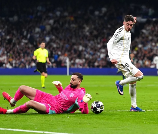 Donnarumma bị chỉ trích dữ dội với sai lầm sơ đẳng trong trận thua Real Madrid