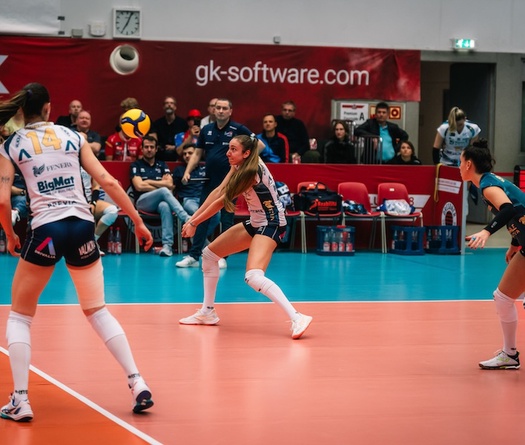 Chieri ngược dòng kịch tính trước Dresdner ở bán kết CEV Cup nữ
