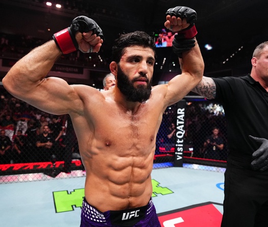 Bị loại khỏi bảng xếp hạng vì ẩu đả, Arman Tsarukyan vẫn tự tin chốt ngày tái xuất UFC
