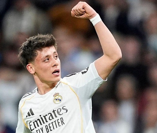 Guler lập siêu phẩm cho Real Madrid từ cự ly 65 mét gây choáng váng giới hâm mộ