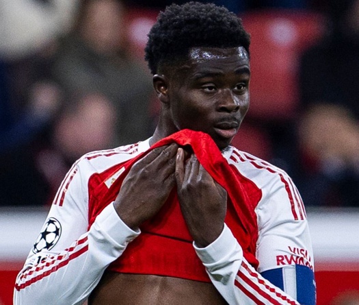 Điều gì đứng sau sự sa sút của Saka tại Arsenal mùa này?