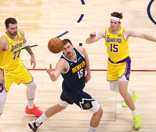 Cố tình ném phạt hỏng: Nước đi thiên tài của Austin Reaves mang lại chiến thắng cho Lakers